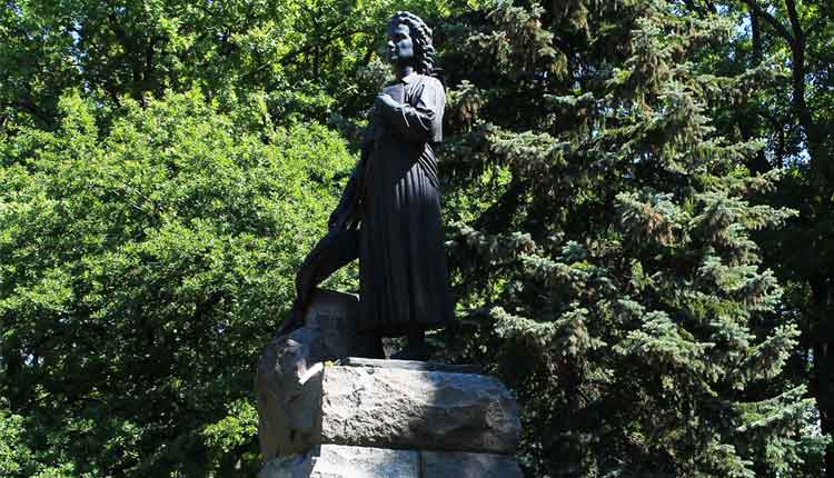 lydia koidula monument pärnus