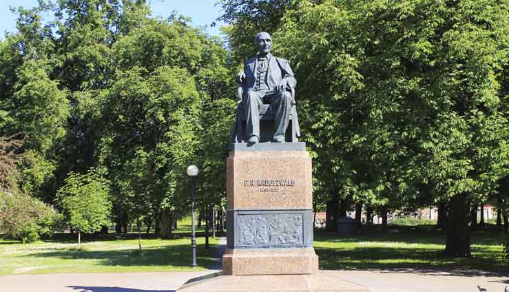 Friedrich Reingold Kreutzwaldi monument tallinnas