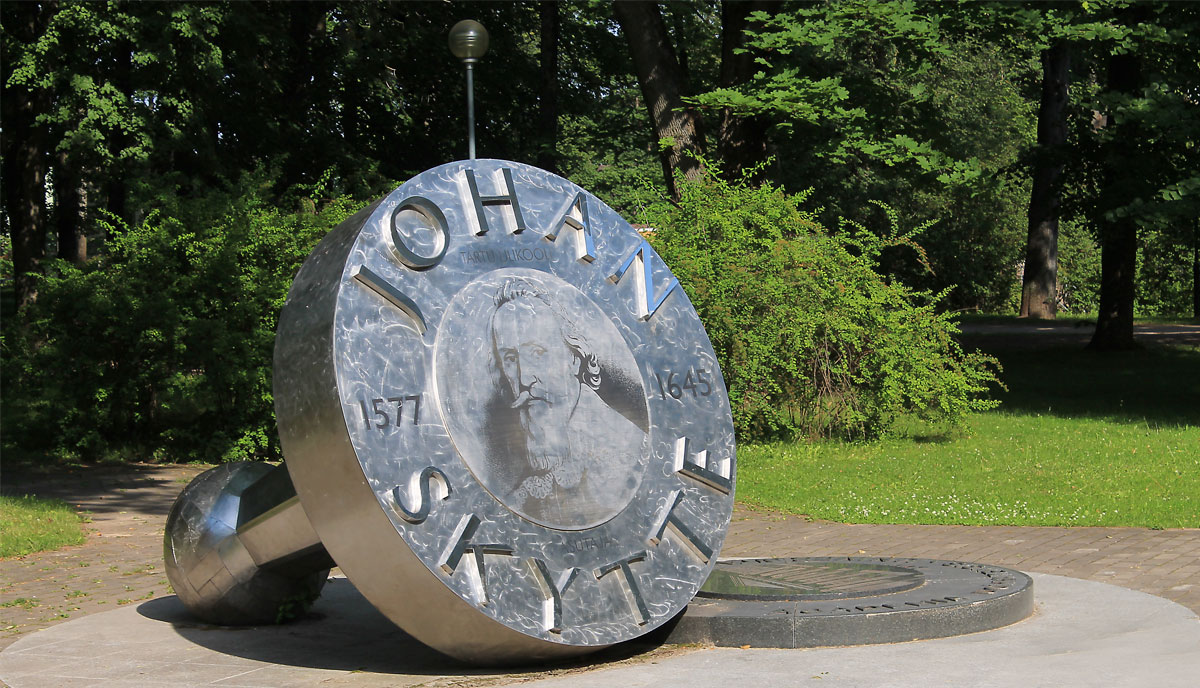 johan skytte monument tartu