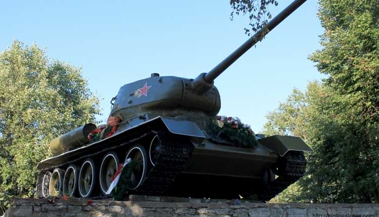 monumet tank t-34 narvas